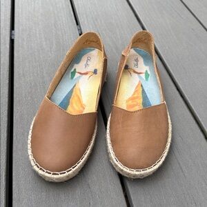 OluKai Tan Leather Slip-On 6, Euro 36 Espadrille Kaula Pa‘a ‘Ili